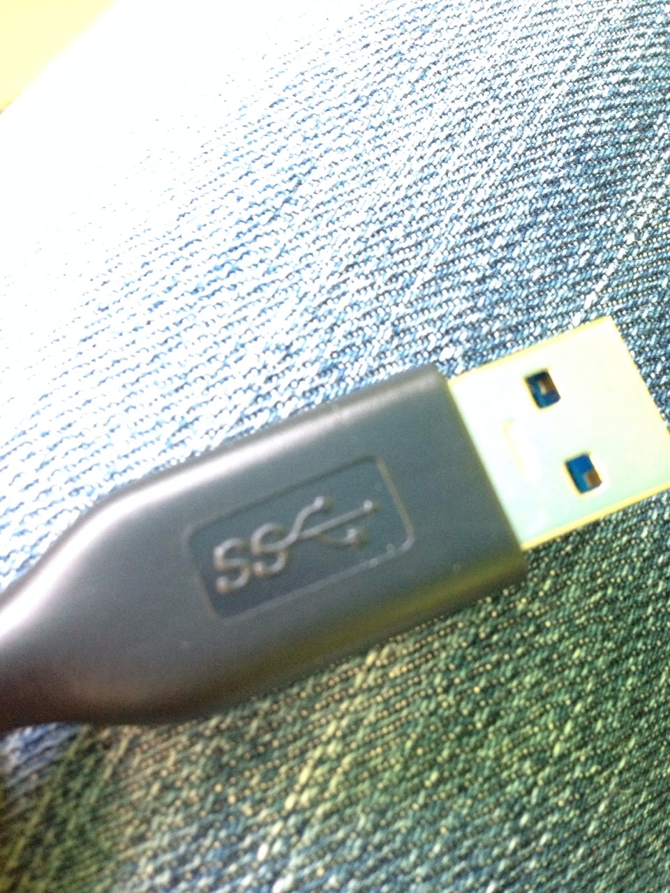 How To Insert A USB On The First Try Musely