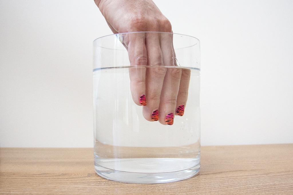 QUICK WAY TO DRY NAILS!! Musely