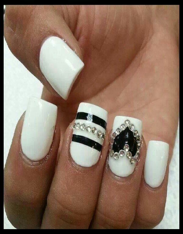white base nails Musely