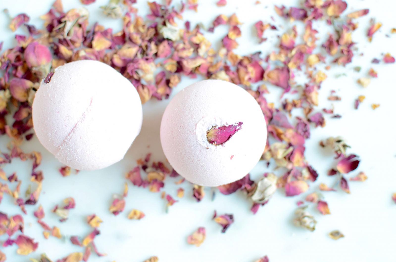 Rose Aromatherapy Bath Bomb - image 2