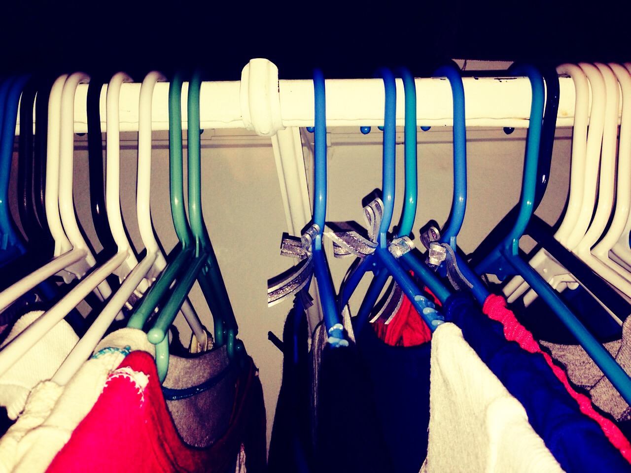 DIY 2 Tricks To Add To Hangers To Keep Clothes In Place And To Find