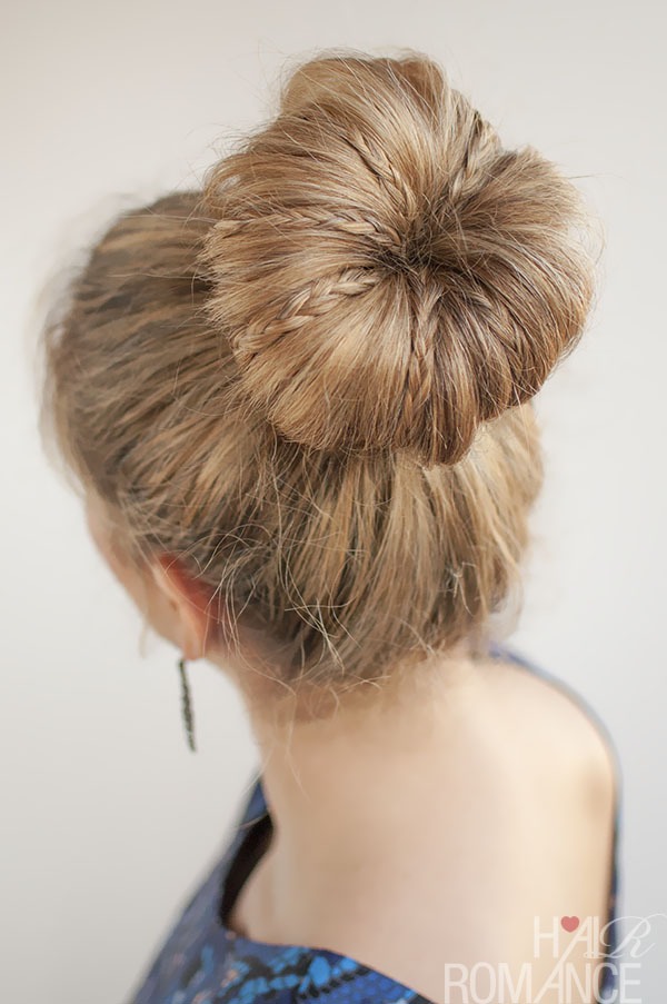 To Easily De Frizz Your Hair Put It In A Tight Bun For 10min To
