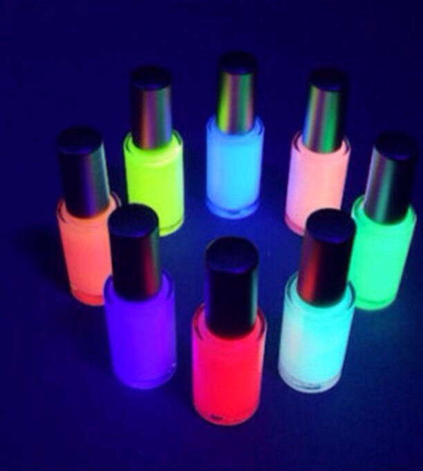 DIY Glow In The Dark Nail Polish 🙌 💅🌌 Musely