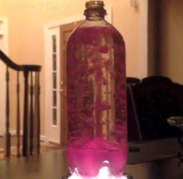 You Can Make Your Own lava Lamp Using Just A Torch And Empty Water