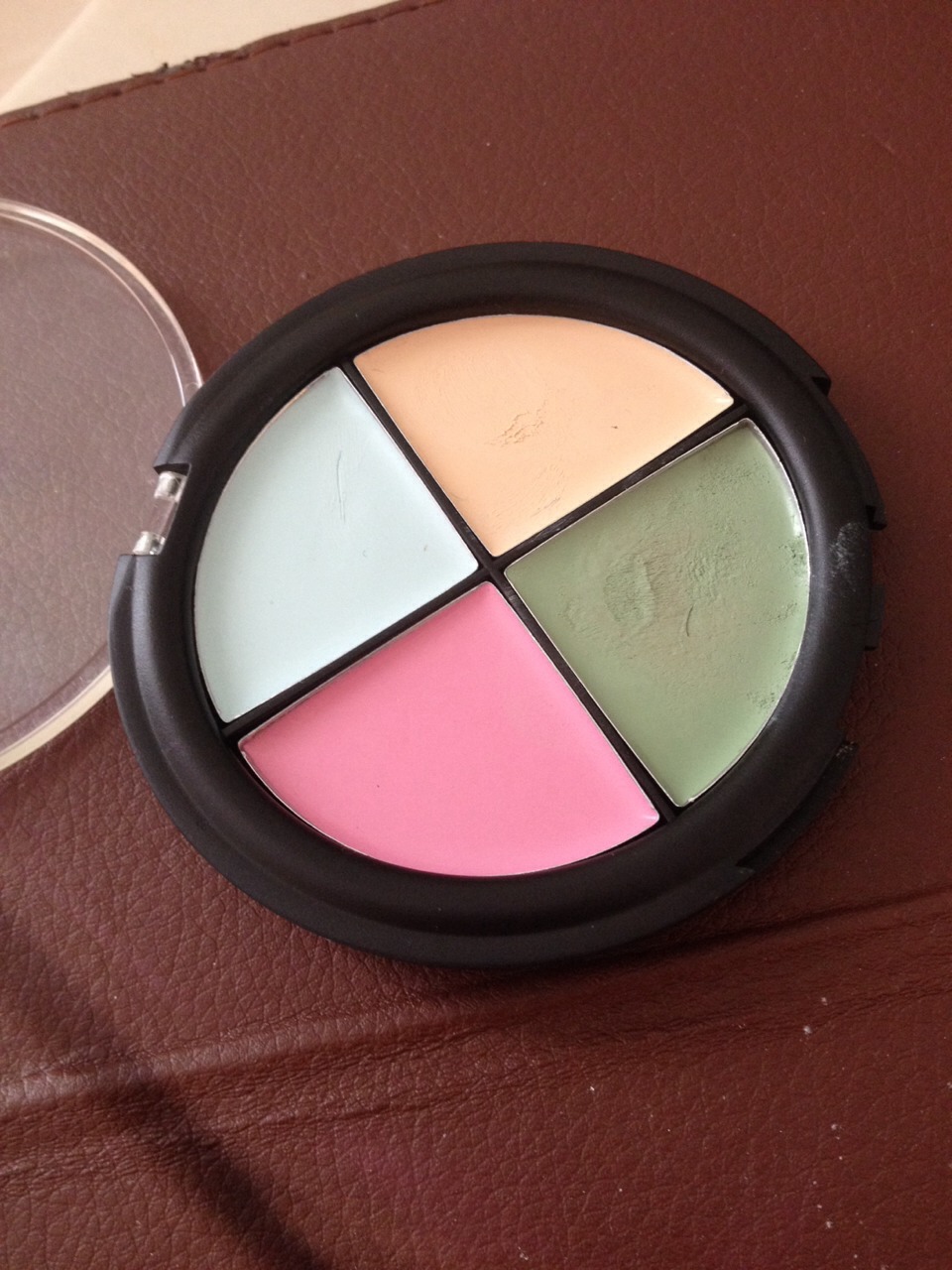 WANT TO KNOW HOW TO USE THE COLORED CONCEALER? (green, Yellow, Purple