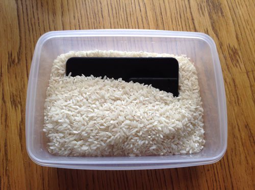 Musely If Your Phone Get Wet Or Falls In The Water Put It Rice Here Are Some Tips