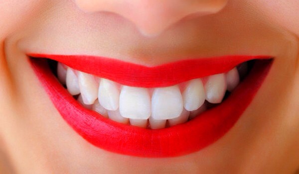 To achieve that beautiful smile we often forget the stuff behind the scenes. Are you taking good care of your toothbrush? Here are some tips on how to make sure your toothbrush is giving you the optimum celebrity smile. 💛