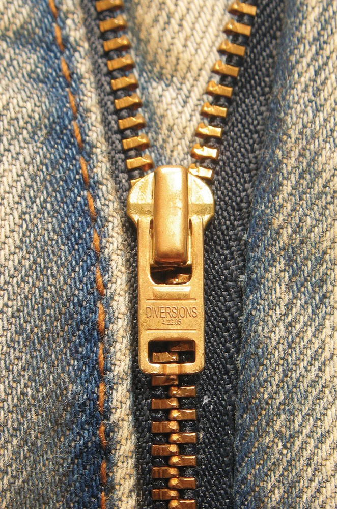Unstick A Zipper Easy With This Useful Trick! Musely