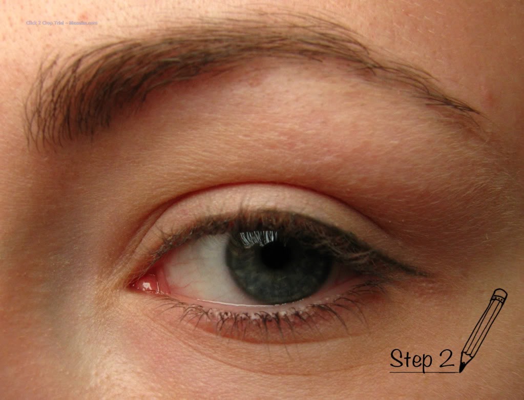 Perfect Eyeliner Using An Eyelash Curler Musely