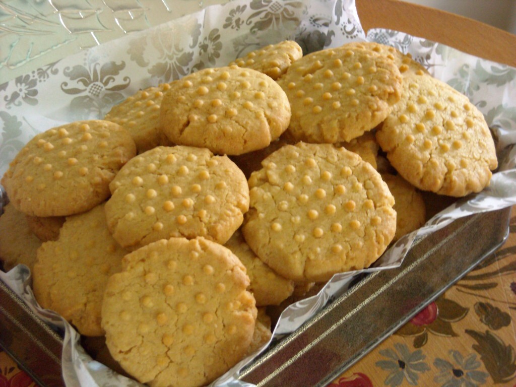Use Margarine, Sugar And Flour For A Tasty Biscuit. It Is Super Easy