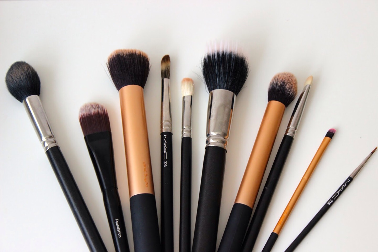 Clean Make Up Brushes Using Shampoo Musely
