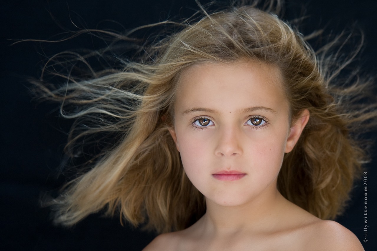 Blow Drying Your Hair After A Shower Reduces The Flyaways Musely
