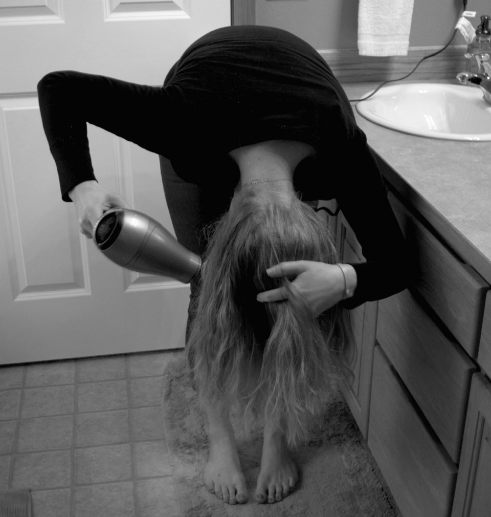Blow Drying Your Hair Upside Down Gives It More Volume - Musely