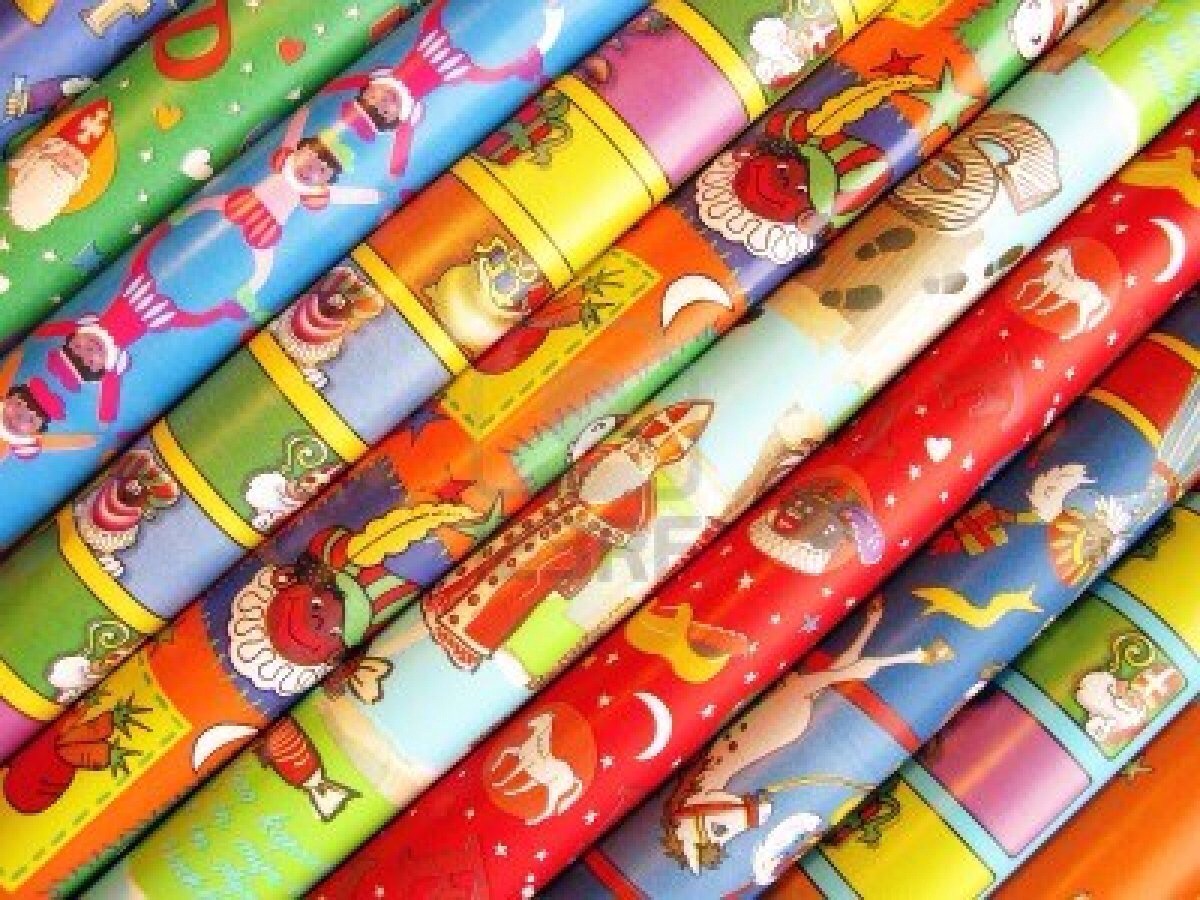 Use Empty Toilet Paper Rolls To Store Your Wrapping Paper Instead Of 