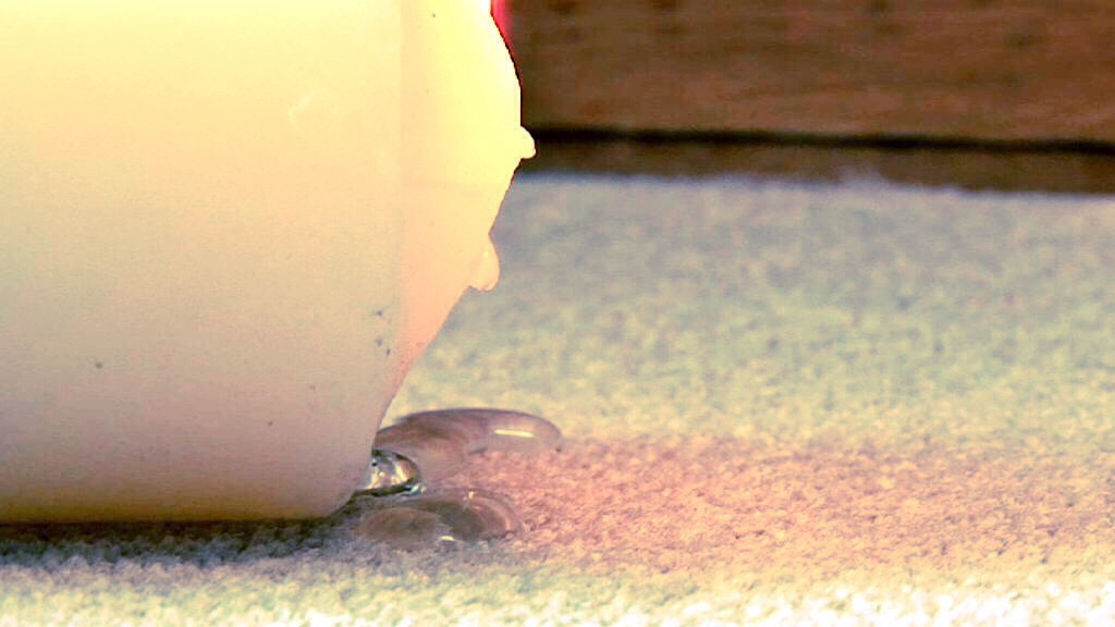 that-you-can-get-candle-wax-out-of-your-carpet-just-using-2-things