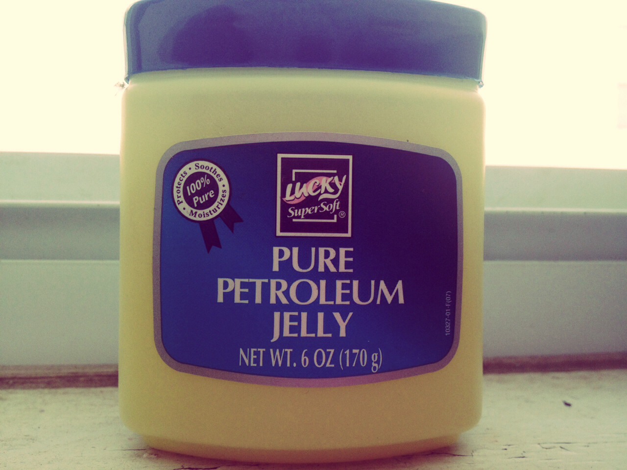 You Can Use Vaseline Has Primer For Your Eyelids? It Makes It Last All