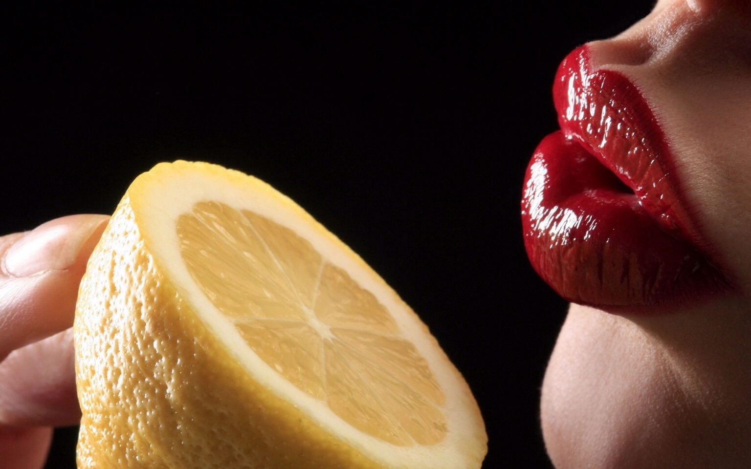 Lighten Lips Using Lemon Musely