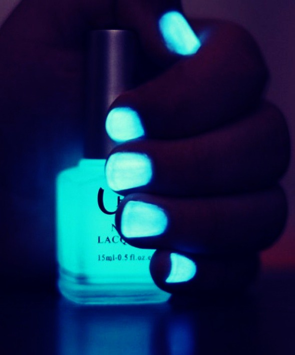 Musely All You Have To Do Is Get Any Clear Nail Polish A Glow Stick