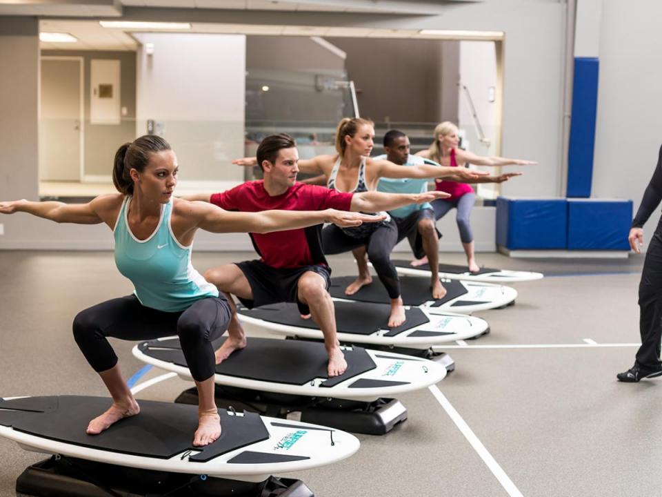 Фитнес времена года. Отель four seasons москва фитнес зал. Тренажерный зал в корее. Фитнес в 5 звездочном отеле. Тренажерный зал территория фитнеса.