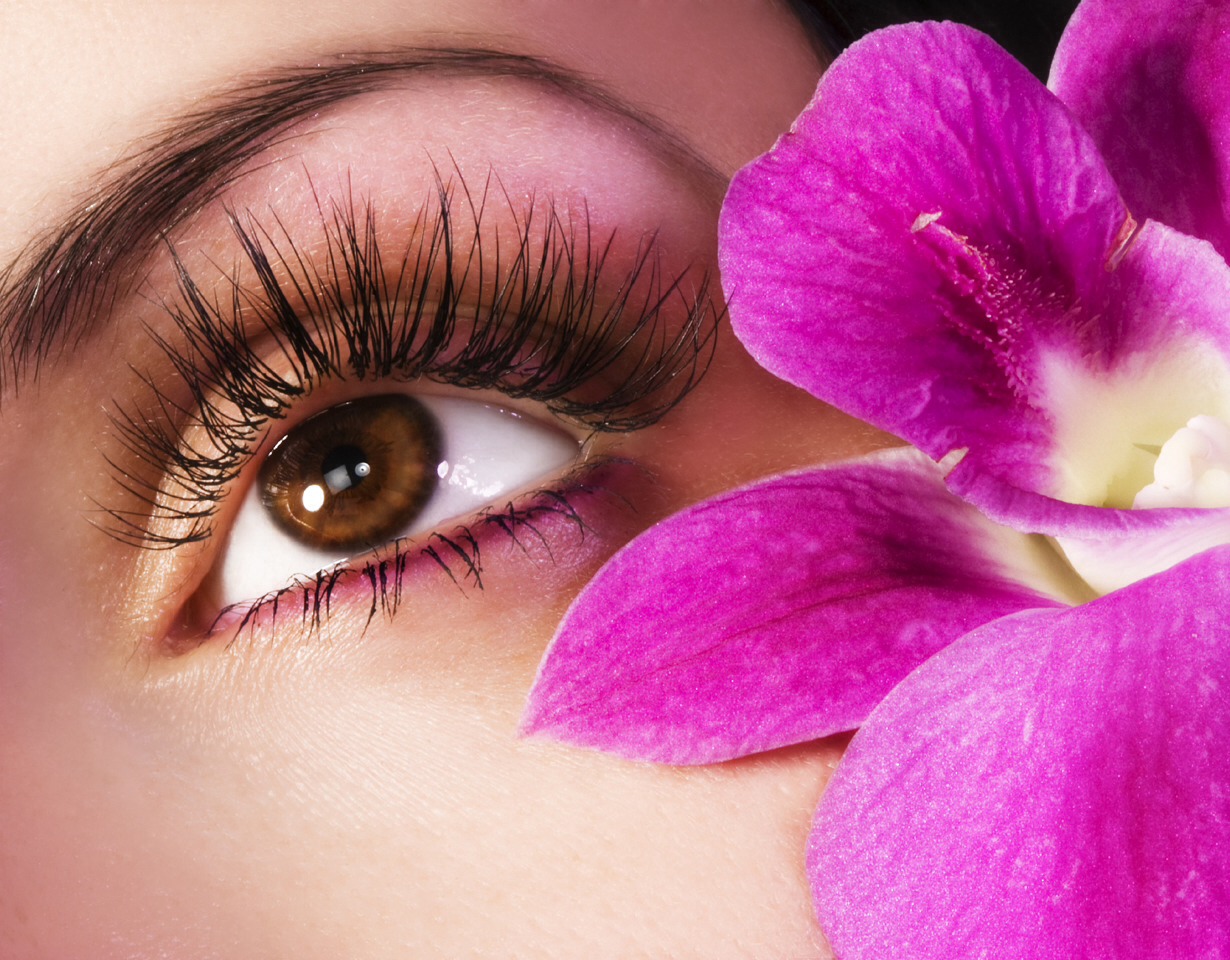 Having Trouble With Clumping Mascara? Wet Ur Eyelashes Slightly To Get