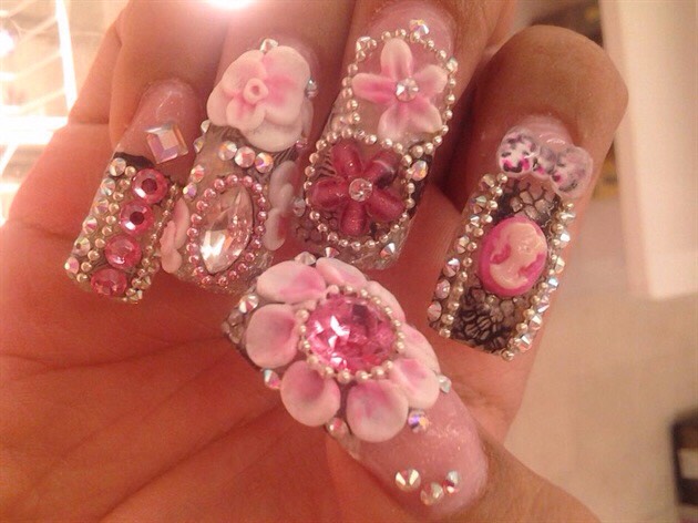 Musely Glitz And Glam Nails With Rhinestones